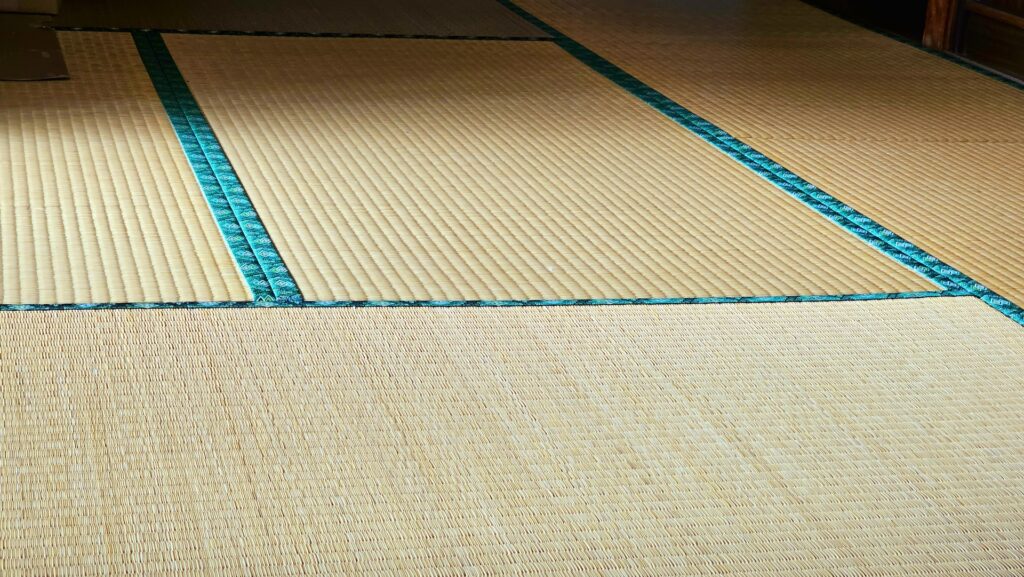 「古い畳の隙間が問題。新調入れ替えで大満足!」