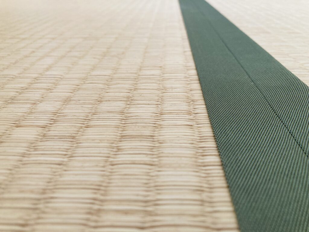 「畳の日焼けが気になり、裏返しで新品同様になりました。」