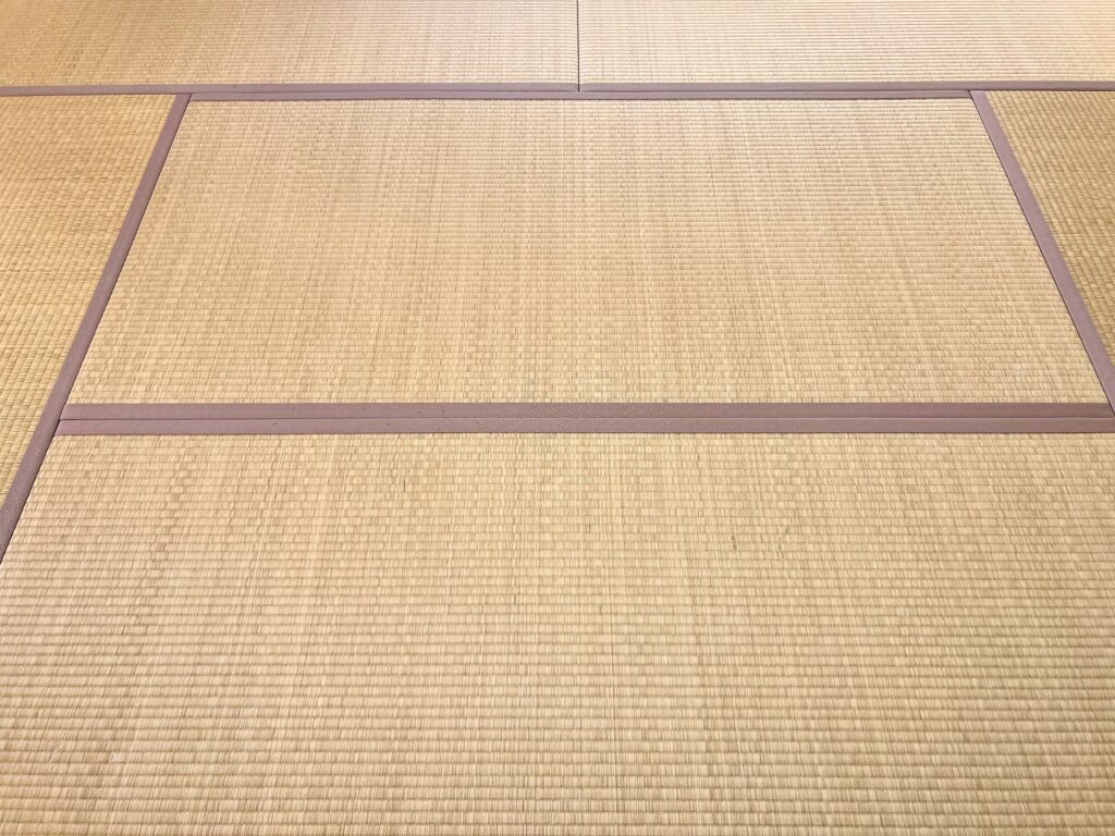 「へたってた畳が新調入れ替えで弾力性が戻って快適に。」